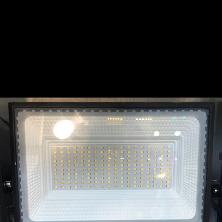 پرژکتور 100وات smd شادیان نور دارای یکسال ضمانت تعویض