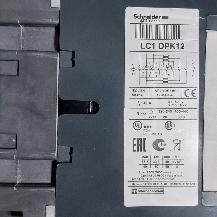 کنتاکتور خازنی 33.3 KVar اشنایدر مدل AC LC1 DPK12 کپی